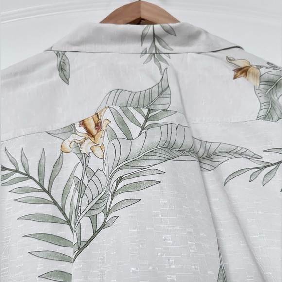Tommy Bahama 100% Silk Shirt XL Silk Hawaiian Short Sleeve - Picture 9 of 10